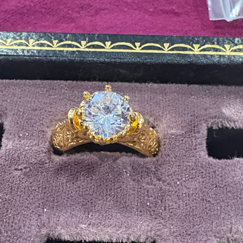 Elegant Gold and Silver Women's Ring